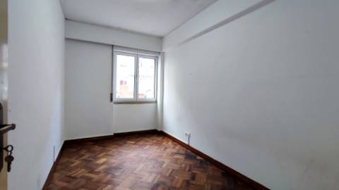 APARTAMENTO T4 para VENDA - Cidade de Ponta Delgada (São Pedro), Ilha de São Miguel, Açores