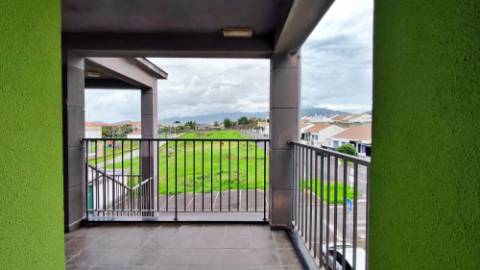 VENDA de APARTAMENTO T2 com VARANDA e VISTA MAR - Quintas do Mar, Ribeira Grande, Ilha de São Miguel, Açores
