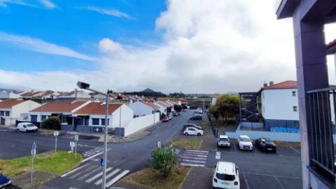 VENDA de APARTAMENTO T2 com VARANDA e VISTA MAR - Quintas do Mar, Ribeira Grande, Ilha de São Miguel, Açores