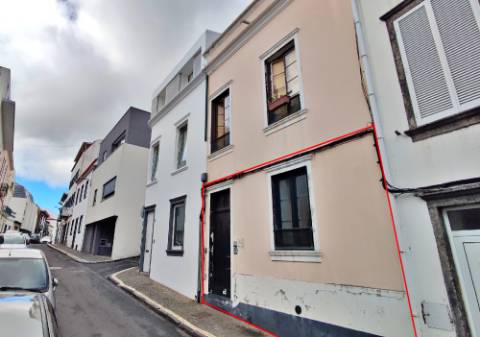 VENDA de APARTAMENTO T1+1 - Cidade de Ponta Delgada (São Pedro), Ilha de São Miguel, Açores