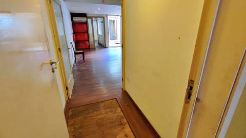 VENDA de APARTAMENTO T1+1 - Cidade de Ponta Delgada (São Pedro), Ilha de São Miguel, Açores