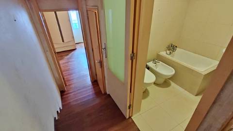 VENDA de APARTAMENTO T1+1 - Cidade de Ponta Delgada (São Pedro), Ilha de São Miguel, Açores