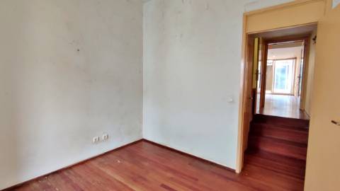 VENDA de APARTAMENTO T1+1 - Cidade de Ponta Delgada (São Pedro), Ilha de São Miguel, Açores