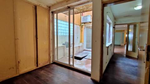 VENDA de APARTAMENTO T1+1 - Cidade de Ponta Delgada (São Pedro), Ilha de São Miguel, Açores