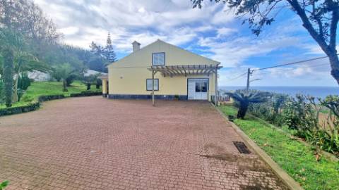 VENDA de MORADIA - VIVENDA com VISTA MAR nos Mosteiros, Ponta Delgada, Ilha de São Miguel, Açores