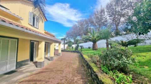 VENDA de MORADIA - VIVENDA com VISTA MAR nos Mosteiros, Ponta Delgada, Ilha de São Miguel, Açores