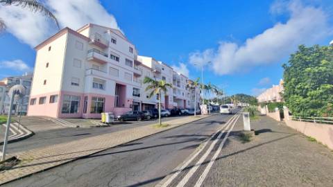 APARTAMENTO T3 MOBILADO para ARRENDAR na cidade de Ponta Delgada (São José), Ilha de São Miguel, Açores