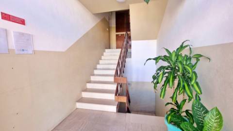 APARTAMENTO T3 MOBILADO para ARRENDAR na cidade de Ponta Delgada (São José), Ilha de São Miguel, Açores