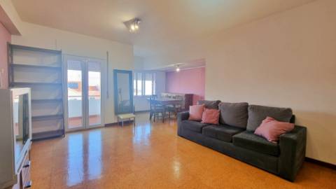 APARTAMENTO T3 MOBILADO para ARRENDAR na cidade de Ponta Delgada (São José), Ilha de São Miguel, Açores