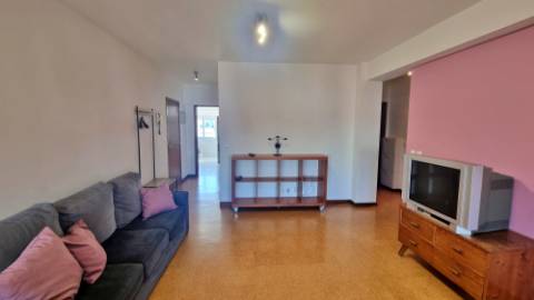 APARTAMENTO T3 MOBILADO para ARRENDAR na cidade de Ponta Delgada (São José), Ilha de São Miguel, Açores