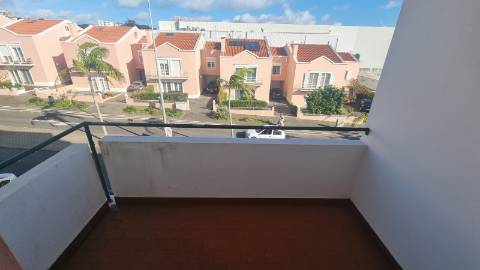 APARTAMENTO T3 MOBILADO para ARRENDAR na cidade de Ponta Delgada (São José), Ilha de São Miguel, Açores