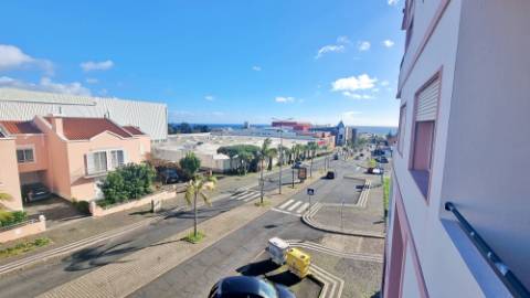 APARTAMENTO T3 MOBILADO para ARRENDAR na cidade de Ponta Delgada (São José), Ilha de São Miguel, Açores