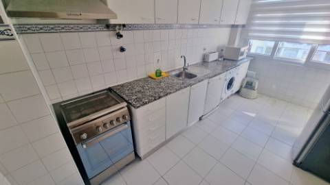 APARTAMENTO T3 MOBILADO para ARRENDAR na cidade de Ponta Delgada (São José), Ilha de São Miguel, Açores