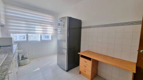 APARTAMENTO T3 MOBILADO para ARRENDAR na cidade de Ponta Delgada (São José), Ilha de São Miguel, Açores