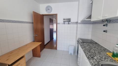 APARTAMENTO T3 MOBILADO para ARRENDAR na cidade de Ponta Delgada (São José), Ilha de São Miguel, Açores