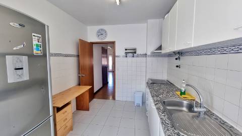 APARTAMENTO T3 MOBILADO para ARRENDAR na cidade de Ponta Delgada (São José), Ilha de São Miguel, Açores