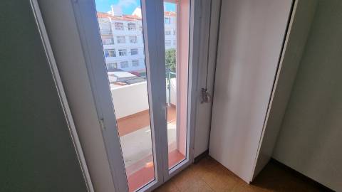 APARTAMENTO T3 MOBILADO para ARRENDAR na cidade de Ponta Delgada (São José), Ilha de São Miguel, Açores