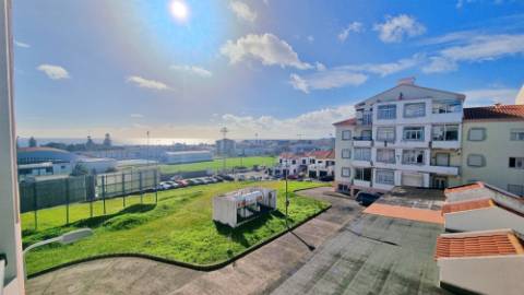 APARTAMENTO T3 MOBILADO para ARRENDAR na cidade de Ponta Delgada (São José), Ilha de São Miguel, Açores