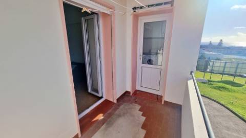 APARTAMENTO T3 MOBILADO para ARRENDAR na cidade de Ponta Delgada (São José), Ilha de São Miguel, Açores