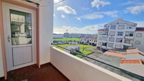 APARTAMENTO T3 MOBILADO para ARRENDAR na cidade de Ponta Delgada (São José), Ilha de São Miguel, Açores