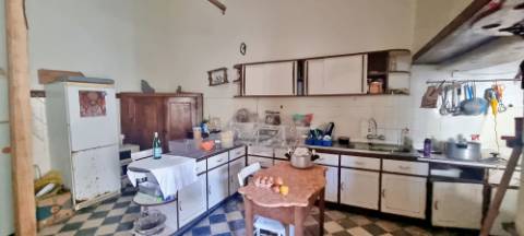 Cessão de Quinhão Hereditário com AMPLO EDIFÍCIO no centro histórico Ponta Delgada, Ilha São Miguel, Açores