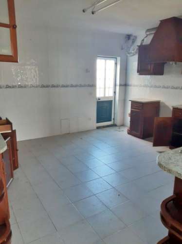 VENDA de AMPLA MORADIA com Garagem, Quintal e VISTA MAR - Velas, Ilha de São Jorge, Açores