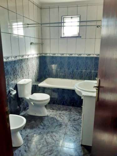 VENDA de AMPLA MORADIA com Garagem, Quintal e VISTA MAR - Velas, Ilha de São Jorge, Açores