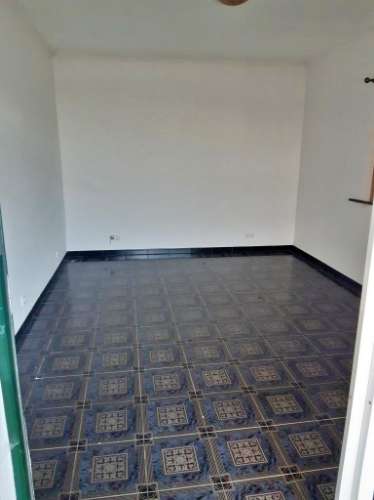 VENDA de AMPLA MORADIA com Garagem, Quintal e VISTA MAR - Velas, Ilha de São Jorge, Açores