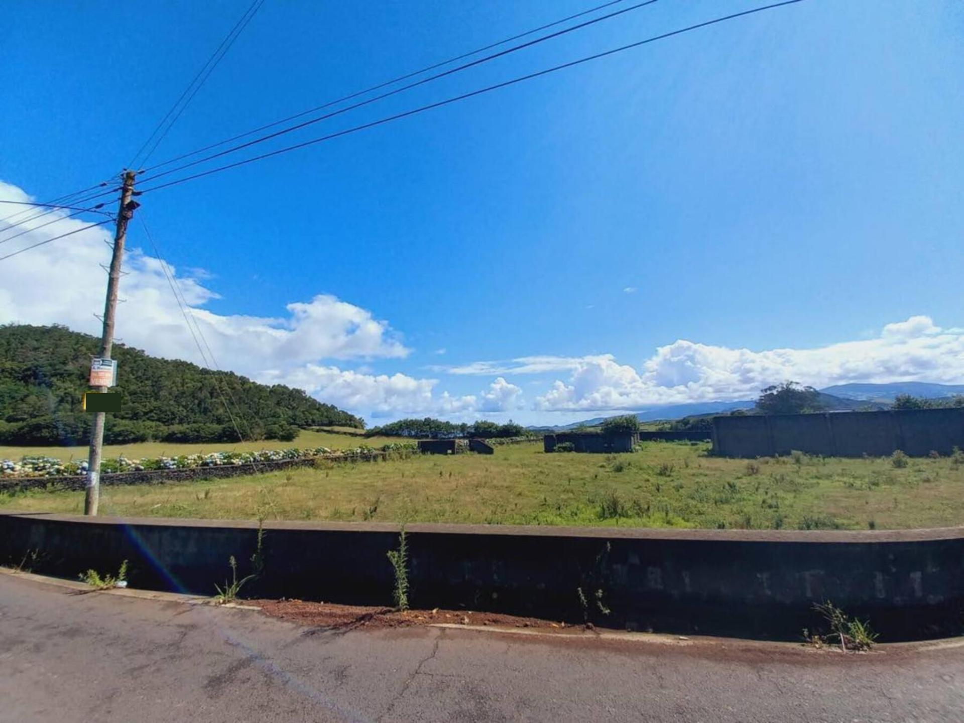 VENDA de AMPLO TERRENO no Pico da Pedra, Ribeira Grande, São Miguel, Açores