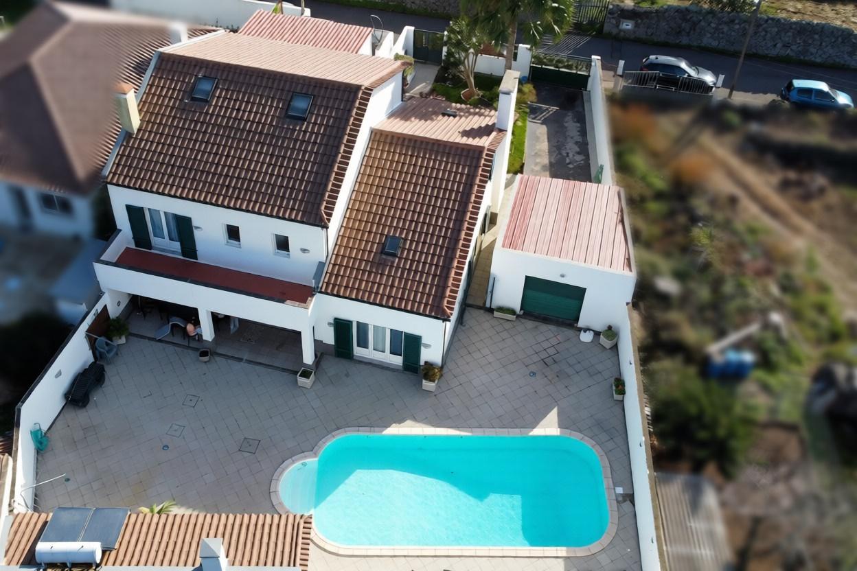 VENDA de MORADIA - VIVENDA com alojamento local e piscina - Fenais da Luz, Ponta Delgada, São Miguel, Açores