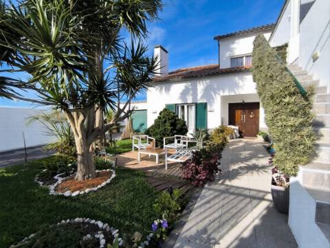 VENDA de MORADIA - VIVENDA com alojamento local e piscina - Fenais da Luz, Ponta Delgada, São Miguel, Açores