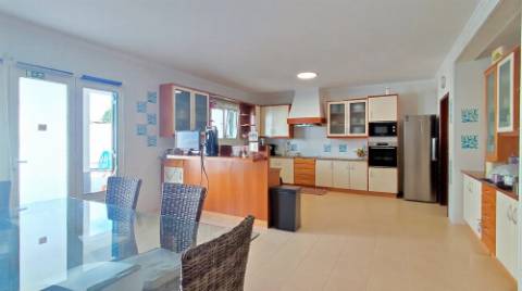 VENDA de MORADIA - VIVENDA com alojamento local e piscina - Fenais da Luz, Ponta Delgada, São Miguel, Açores