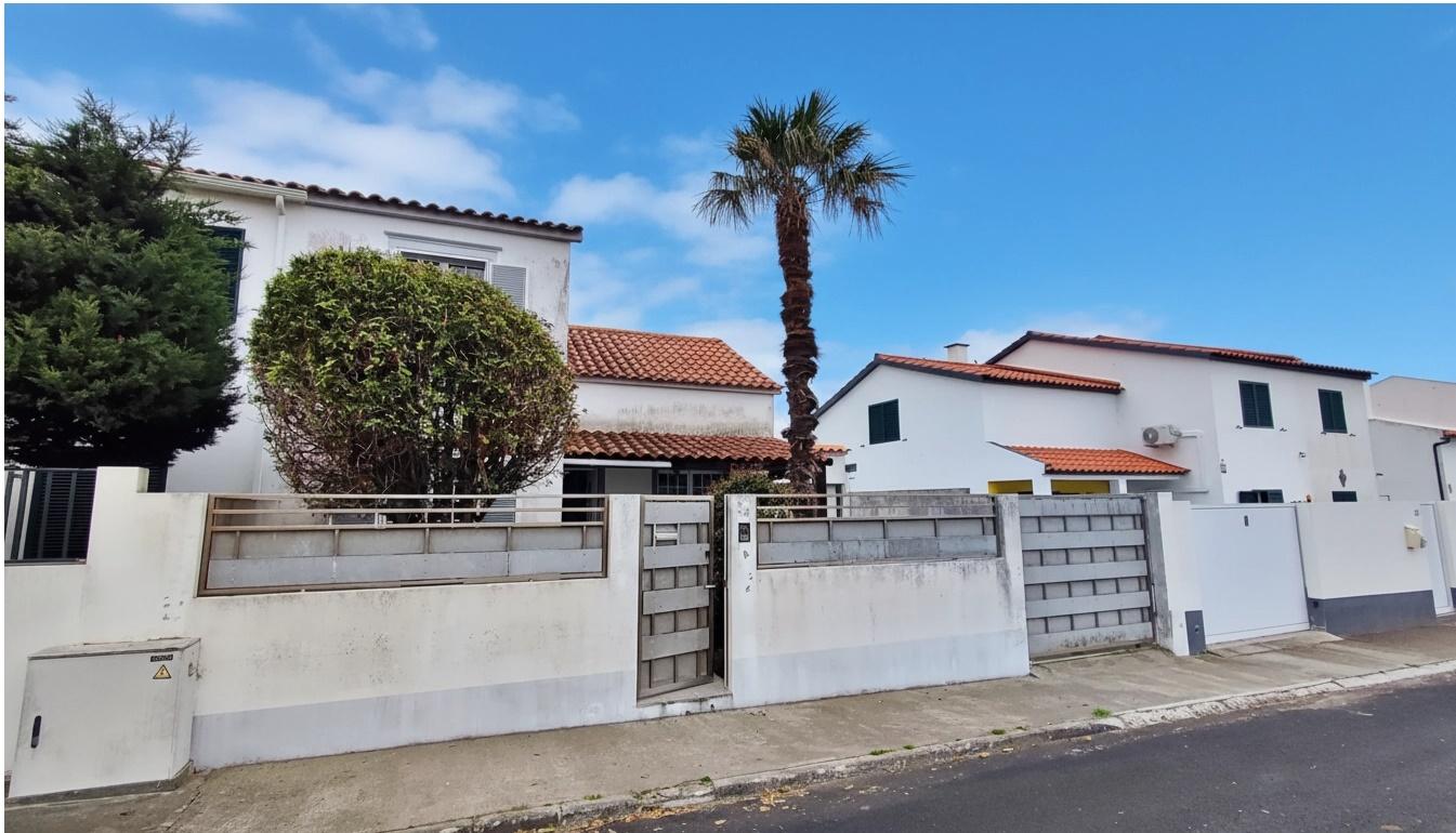 VENDA de CASA - MORADIA com garagem, jardim e quintal - Pico da Pedra, Ribeira Grande, São Miguel, Açores