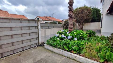 VENDA de CASA - MORADIA com garagem, jardim e quintal - Pico da Pedra, Ribeira Grande, São Miguel, Açores