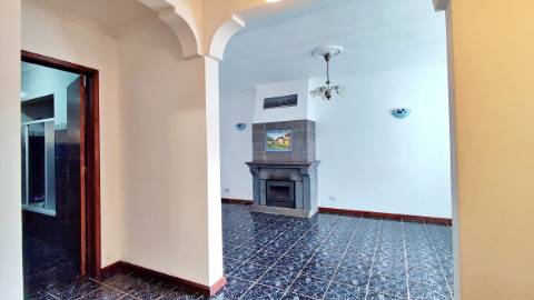 VENDA de CASA - MORADIA com garagem, jardim e quintal - Pico da Pedra, Ribeira Grande, São Miguel, Açores