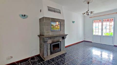 VENDA de CASA - MORADIA com garagem, jardim e quintal - Pico da Pedra, Ribeira Grande, São Miguel, Açores