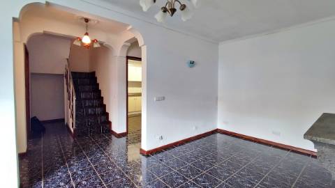 VENDA de CASA - MORADIA com garagem, jardim e quintal - Pico da Pedra, Ribeira Grande, São Miguel, Açores