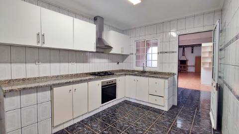 VENDA de CASA - MORADIA com garagem, jardim e quintal - Pico da Pedra, Ribeira Grande, São Miguel, Açores