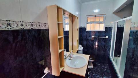 VENDA de CASA - MORADIA com garagem, jardim e quintal - Pico da Pedra, Ribeira Grande, São Miguel, Açores