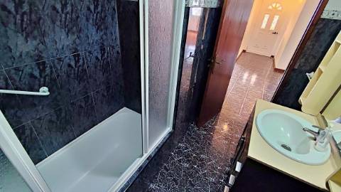 VENDA de CASA - MORADIA com garagem, jardim e quintal - Pico da Pedra, Ribeira Grande, São Miguel, Açores