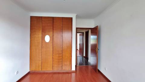 VENDA de CASA - MORADIA com garagem, jardim e quintal - Pico da Pedra, Ribeira Grande, São Miguel, Açores