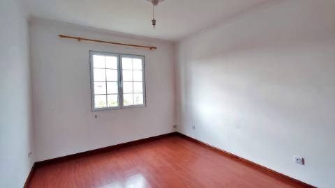 VENDA de CASA - MORADIA com garagem, jardim e quintal - Pico da Pedra, Ribeira Grande, São Miguel, Açores