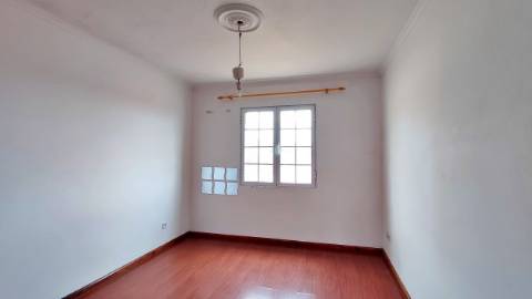 VENDA de CASA - MORADIA com garagem, jardim e quintal - Pico da Pedra, Ribeira Grande, São Miguel, Açores