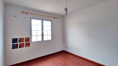 VENDA de CASA - MORADIA com garagem, jardim e quintal - Pico da Pedra, Ribeira Grande, São Miguel, Açores