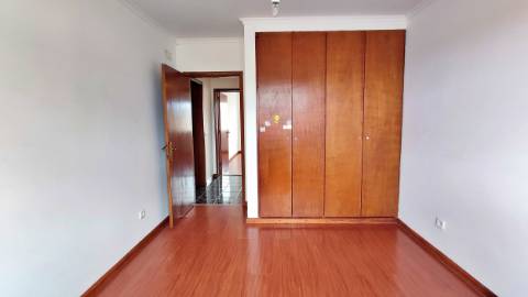 VENDA de CASA - MORADIA com garagem, jardim e quintal - Pico da Pedra, Ribeira Grande, São Miguel, Açores