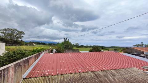 VENDA de CASA - MORADIA com garagem, jardim e quintal - Pico da Pedra, Ribeira Grande, São Miguel, Açores