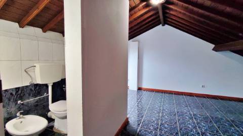 VENDA de CASA - MORADIA com garagem, jardim e quintal - Pico da Pedra, Ribeira Grande, São Miguel, Açores