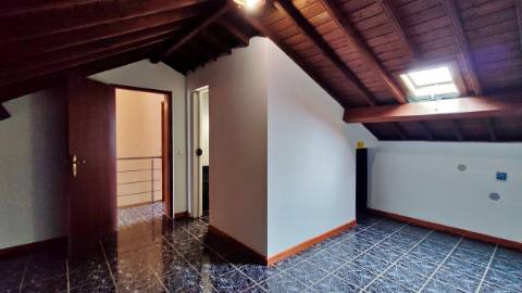 VENDA de CASA - MORADIA com garagem, jardim e quintal - Pico da Pedra, Ribeira Grande, São Miguel, Açores