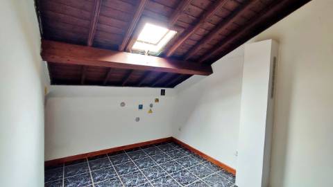 VENDA de CASA - MORADIA com garagem, jardim e quintal - Pico da Pedra, Ribeira Grande, São Miguel, Açores