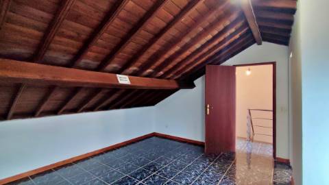 VENDA de CASA - MORADIA com garagem, jardim e quintal - Pico da Pedra, Ribeira Grande, São Miguel, Açores